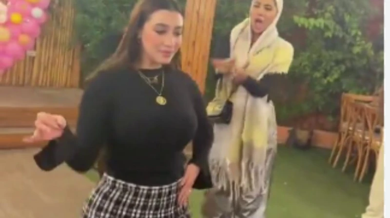 بالطو بالنهار وبدلة رقص بالليل، شروق قاسم تشعل السوشيال ميديا وأجرها "صادم"