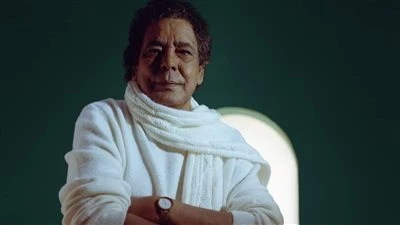 ادوها وادونا فرصة نشوف الاختلاف.. محمد منير  يوجه رسالة للجمهور بشأن فيلم الست