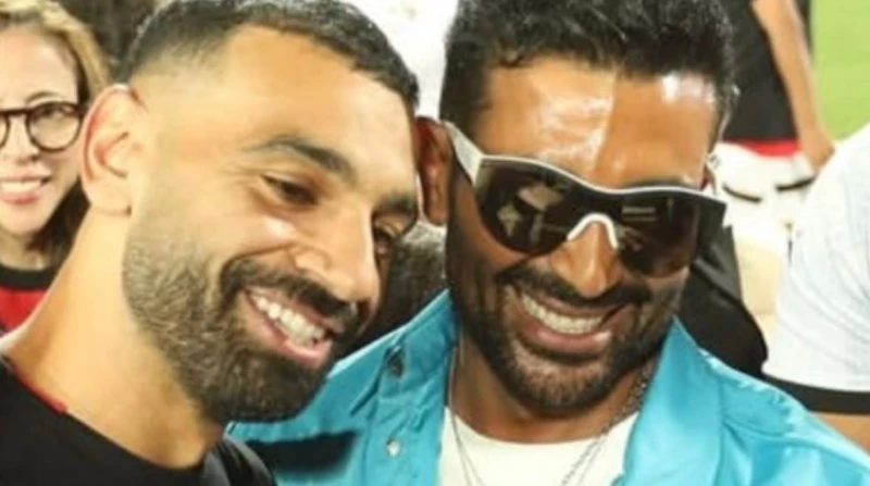 حبك محفور في قلبنا، أحمد سعد يهدي محمد صلاح أغنية “فخر العرب المصري”