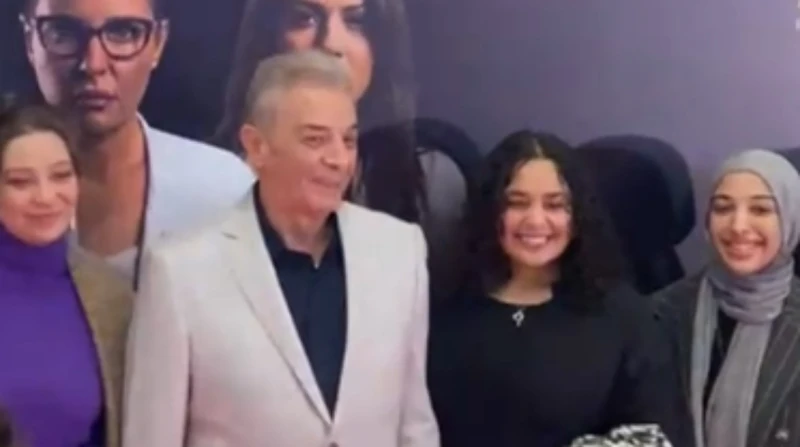 رفقة ابنته وزوجته، أول ظهور لـ محمود حميدة بعد وعكته الصحية