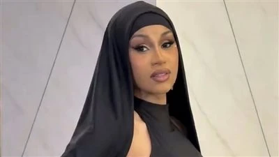 "أنا إمرأة صالحة".. سبب ظهور كاردي بي بالحجاب وفستان محتشم في السعودية