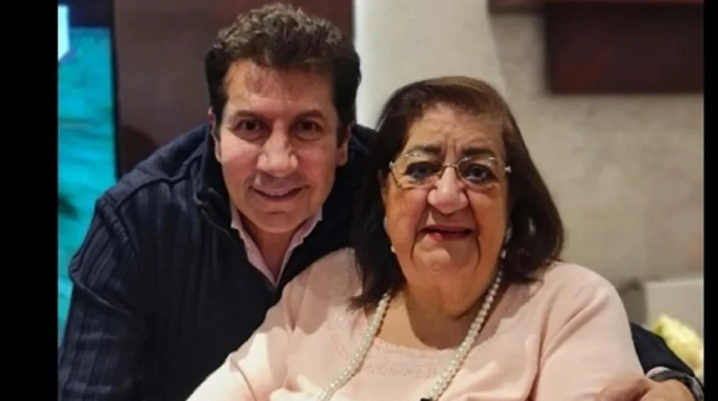 "سابتني وراحت"، هاني رمزي يوجه رسالة مؤثرة لوالدته بعد رحيلها