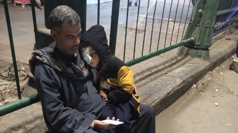 بعد استجابة نجيب ساويرس، تفاصيل إصابة الطفل عمر على يد معلمته بقنا (خاص)