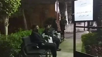 انهيار شقيقته.. بدء عزاء الفنان طارق الأمير