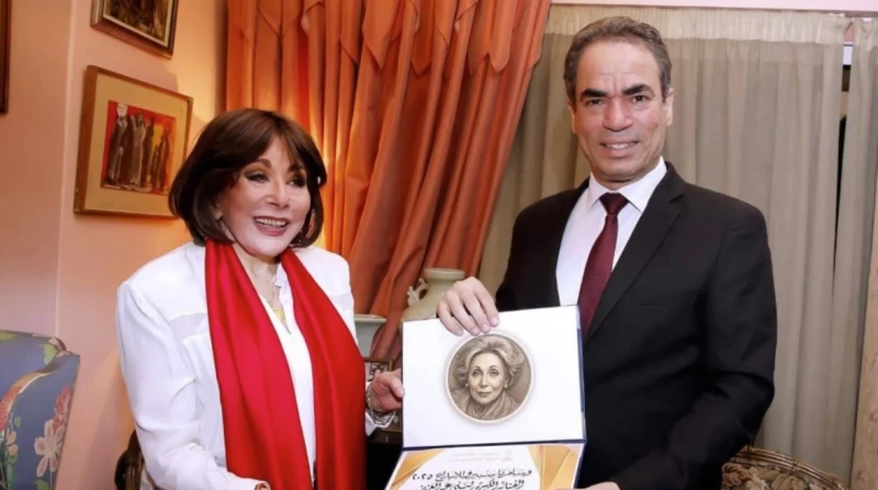 وعكة صحية تؤجل تكريم لبنى عبد العزيز في دار الأوبرا