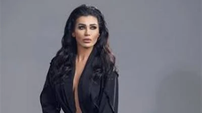 طلع الانثى اللي فيا.. نادين الراسي تعلن ارتباطها من خارج الوسط الفني