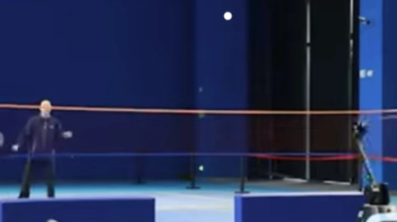 أكبر عدد من الضربات، روبوت صيني يحطم رقمًا قياسيًا في جينيس بـ"كرة الريشة"