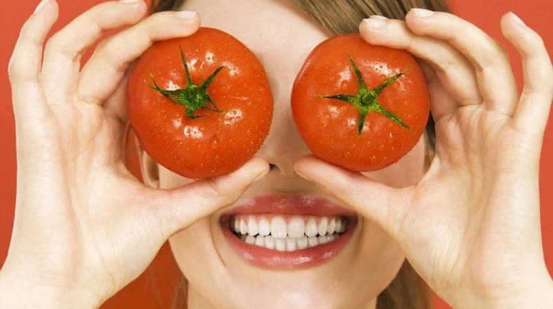 حبة واحدة من الطماطم تساعدك على تقليل المسام الواسعة