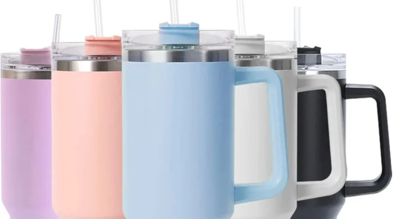 داخل زجاجات المياه، تحذير من خطر يهدد صحة الأطفال (فيديو)