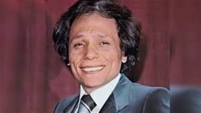 من صفعات الوالد الي تصفيق الجمهور..  عادل إمام وبداية شعوره بذاته