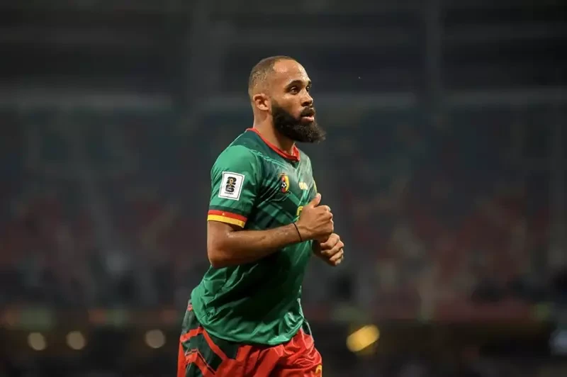 “مبيومو” يُزين التشكيلة الأساسية لمباراة الكاميرون والجابون