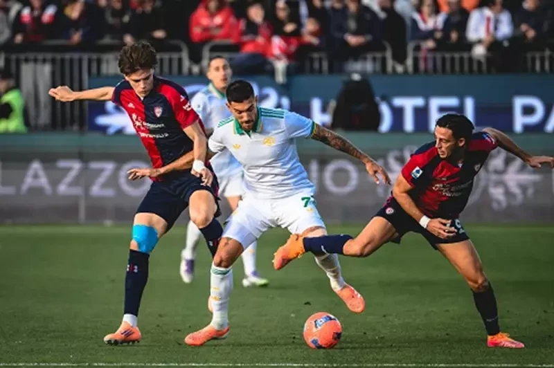 كالياري يصعق روما بهدف نظيف في الدوري الإيطالي