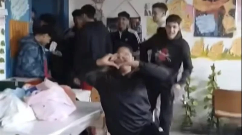 كيف غيرت السوشيال ميديا سلوك الطالب من "رهبة العقاب" إلى "الرغبة في الشهرة"؟