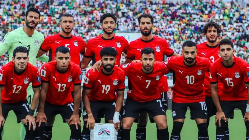 النشيد الوطني لمنتخب مصر.. والكاميرا راحت عند زيمبابوي