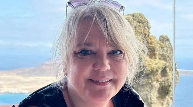 شد عضلي يخفي مرضًا خطيرًا، بريطانية تكتشف إصابتها بسرطان نادر