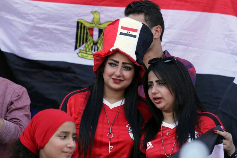 الجمال المصري عامل الواجب… حضور نسائي يدّي الفراعنة دفعة نار