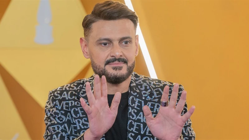 بالإحرام والشعر الأبيض .. رامز جلال يهنئ جمهوره بالعام الجديد