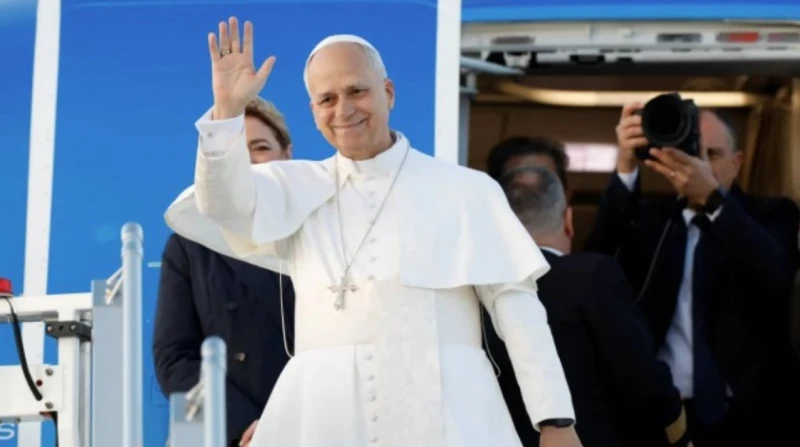 أبرزهم نانسي عجرم وإليسا، كيف علق نجوم لبنان على زيارة البابا لاوُن؟