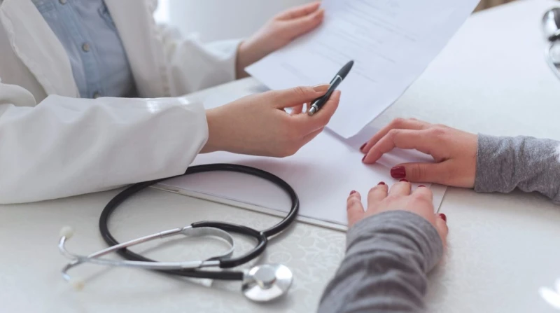 من بينها الغدة الدرقية، فحوصات طبية لا تهملها قبل عام 2026