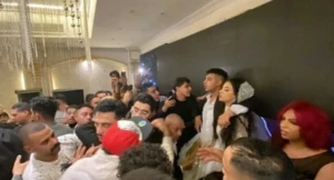 سرقة وضرب بالكراسي وتحرش..مشاهد مرعبة من فرح كروان مشاكل