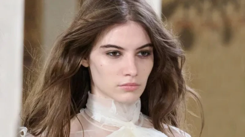 شعر صحي وكثيف.. اكتشفي فوائد الزيوت الطبيعية لجمال شعرك