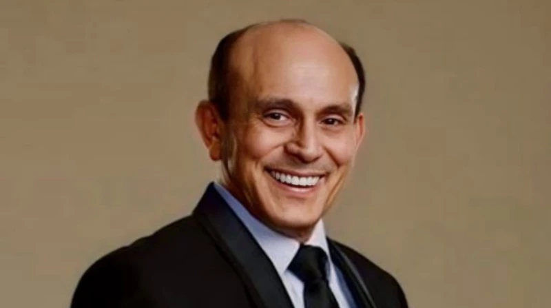 "الست" تشعل الخلاف بين الفنان والإعلامي، محمد صبحي يفتح النار على عمرو أديب