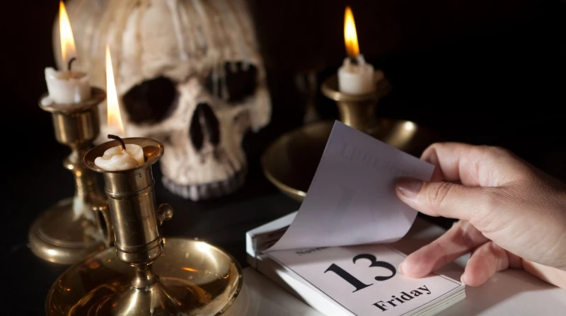 لعنة الرقم 13، رهاب ممتد من العشاء الأخير لـ"المقص المفتوح" و"الشبشب المقلوب"