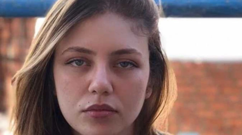 "عاهة وحالة سيئة".. مادة "المينوكسيديل" تكسر قلب رحمة حسن بعد فقدانها شعرها