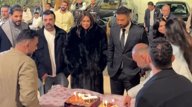أبطال وصنّاع مسلسل "وننسى اللي كان" يحتفلون بعيد ميلاد كريم فهمي