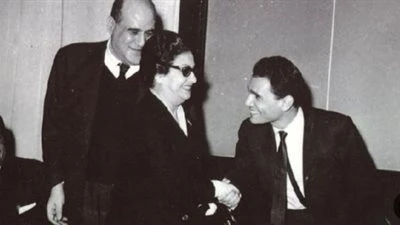 مفاجأة.. عبد الحليم حافظ يكشف عن رأيه في أم كلثوم| لقاء نادر