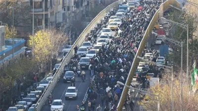 هجوم على مبنى حكومي واحتجاجات شعبية غاضبة تعصف بالبلاد.. ماذا يحدث في إيران؟