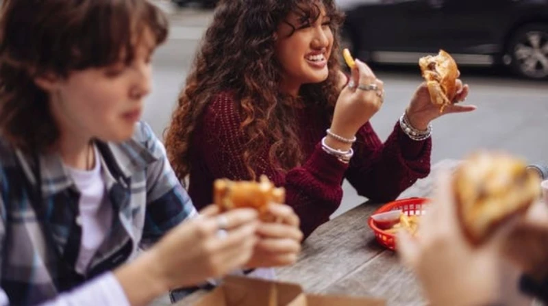الوجه الخفي لطعامنا، أضرار الوجبات السريعة على الصحة