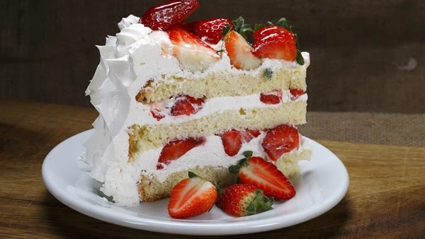 أقل من 100 جنيه.. طريقة عمل كيكة رأس السنة 2026