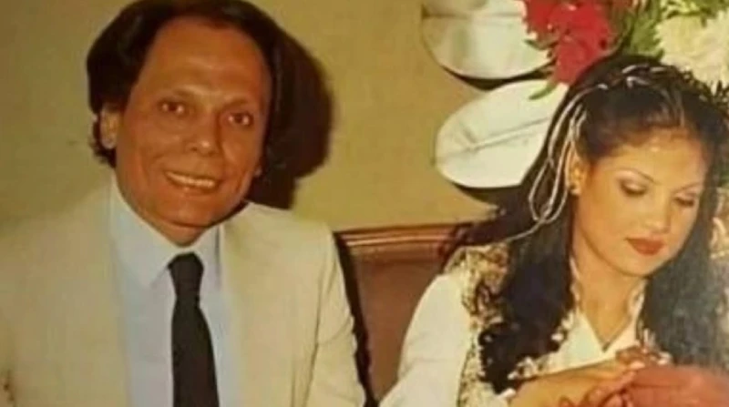 تتصدرهم لبلبة، نجوم الوسط الفني يتوافدون على عزاء شقيقة عادل إمام