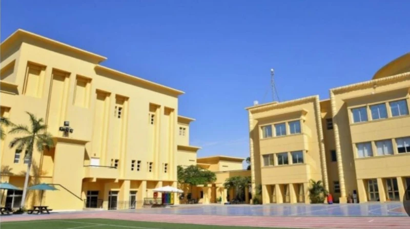 "تحقيق مع قاصر"، تطورات واقعة إجبار طالبة على خلع الخمار داخل المدرسة (خاص)