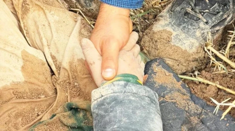 ضربه ودفنه حيًا، العثور على الطفل السوري أمير بعد 3 أيام من اختطاف عمه له