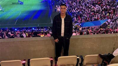 من المدرجات.. مصطفى حدوتة يحتفل بنجاح الأغنية الرسمية لبطولة كأس العرب مع محمد منير