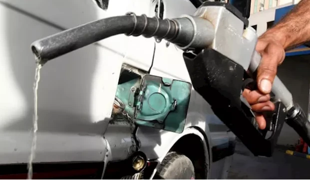 اللي يتلاعب بتوزيع الوقود الفلوس حاتولع فيه