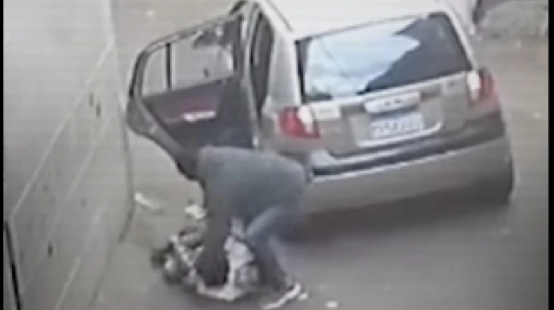 تشبث به لآخر لحظة، بطل صغير يحاول إنقاذ ابن شقيقته من الاختطاف بكفر الشيخ