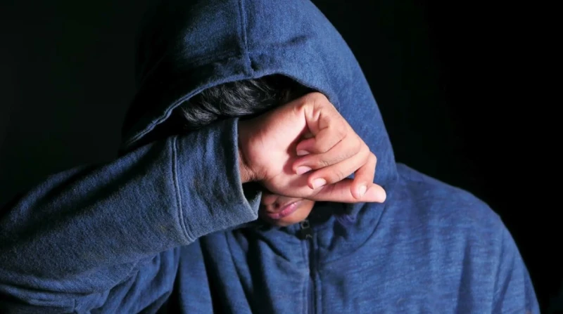 أول خطوة للعلاج، كيف تلاحظ إدمان ابنك؟