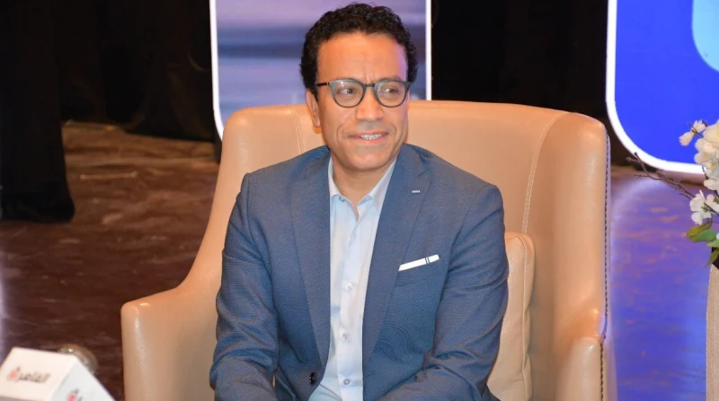 سامح حسين يستعيد الذكريات مع جامعة حلوان، وإقبال كبير من الطلاب