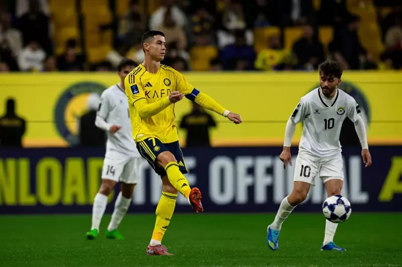 كومان وبراعة العمري.. النصر يحطم الزوراء ويعتلي القمة