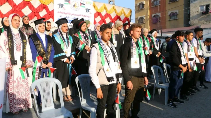 "عزيمة وإصرار"، طلاب غزة صورة مشرقة للصمود في الثانوية العامة