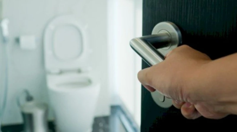 لا تفعلها دون رغبة حقيقية، كيف يؤثر "التبول الاحتياطي" على صحة المثانة؟