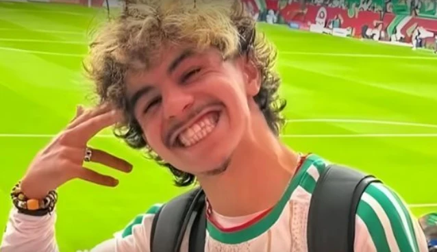 بلوجر جزائري تبول في المدرجات خلال مباراة بأمم إفريقيا بالمغرب: اتحبس 3 شهور