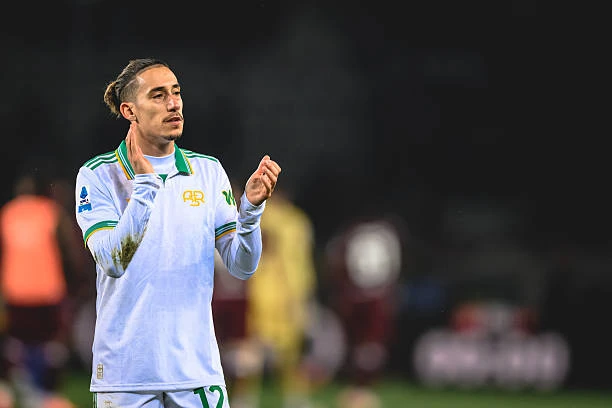 ظهير رايح وظهير جاي.. ليفربول يعيد ترتيب الجبهة اليسرى