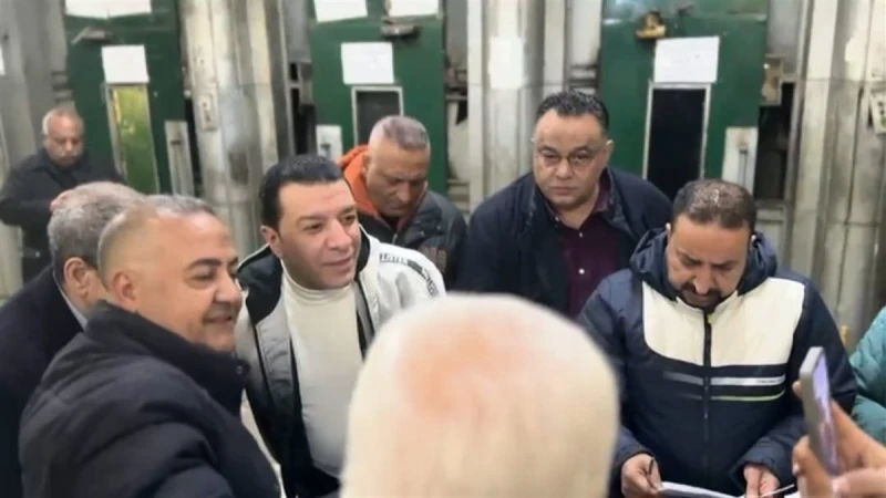 5 آلاف جنيه لكل مسافر.. مصطفى كامل يودع أعضاء «الموسيقية» قبل العمرة