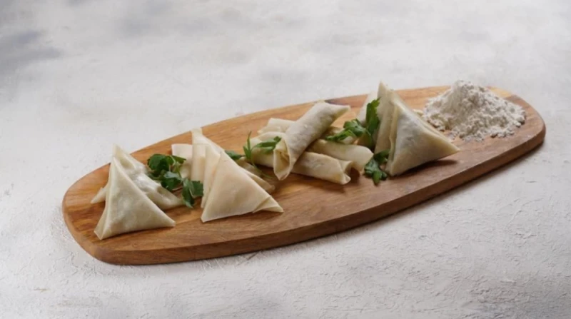 تفريز السمبوسة بحشوات مختلفة، حيلة ذكية لتوفير الوقت في رمضان 2026