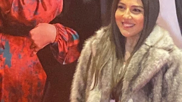 مي كساب تتألق بإطلالة شتوية في العرض الخاص لفيلم «مؤلف ومخرج وحرامي»