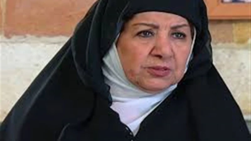 صفحة الفنانة هدى شعراوي تنشر فيديو من تشييع جثمانها وانهيار ابنتها